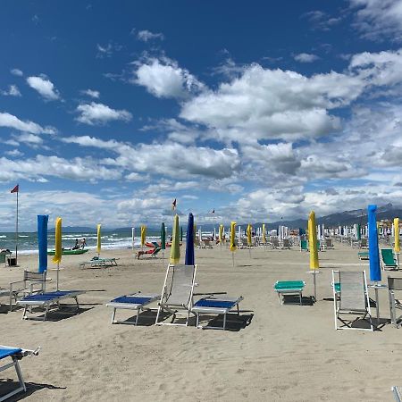 Casa Celeste Apartment Viareggio Ngoại thất bức ảnh