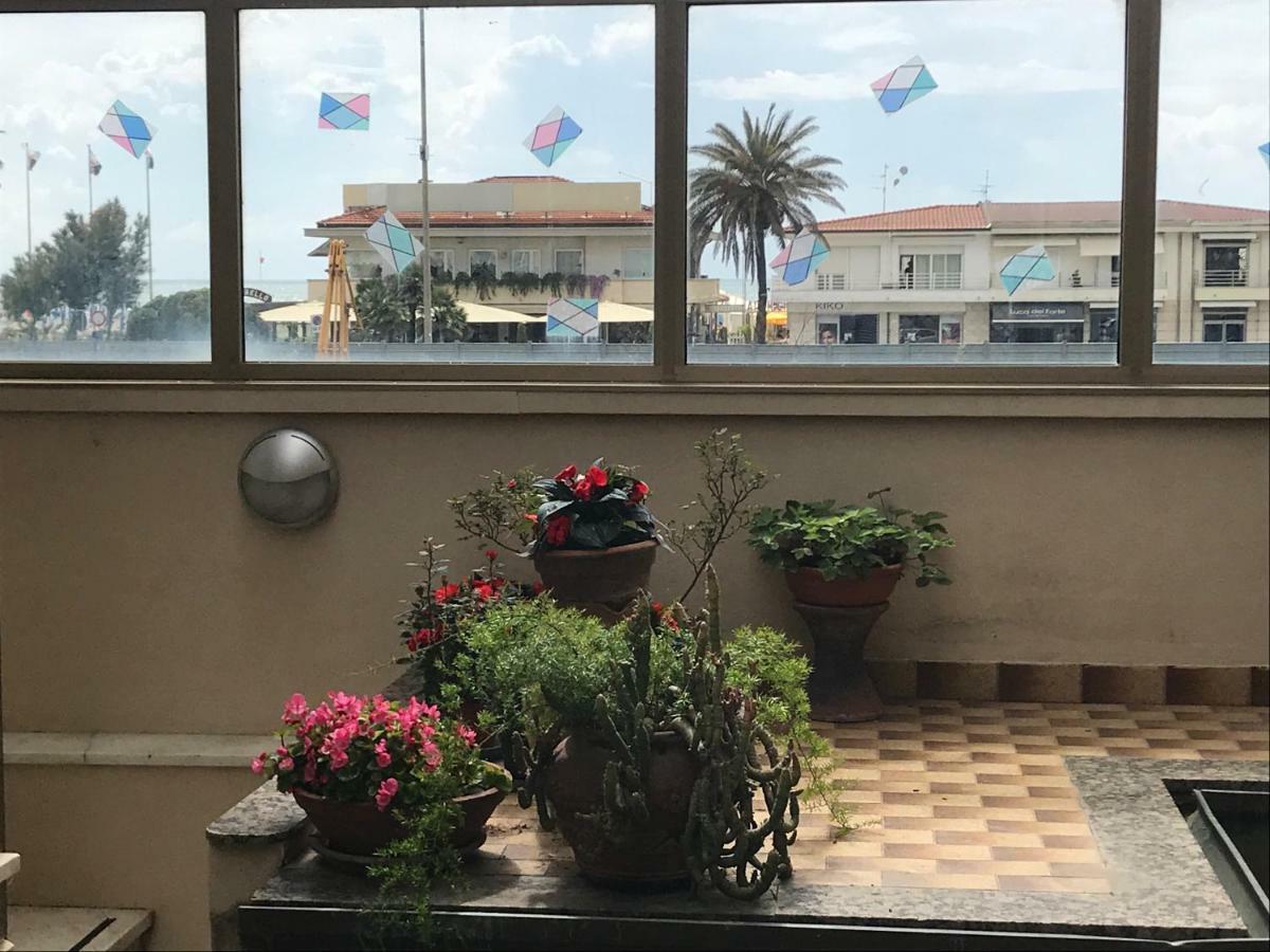 Casa Celeste Apartment Viareggio Ngoại thất bức ảnh
