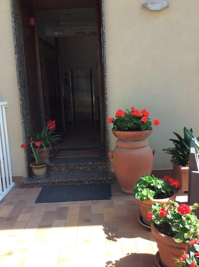 Casa Celeste Apartment Viareggio Ngoại thất bức ảnh